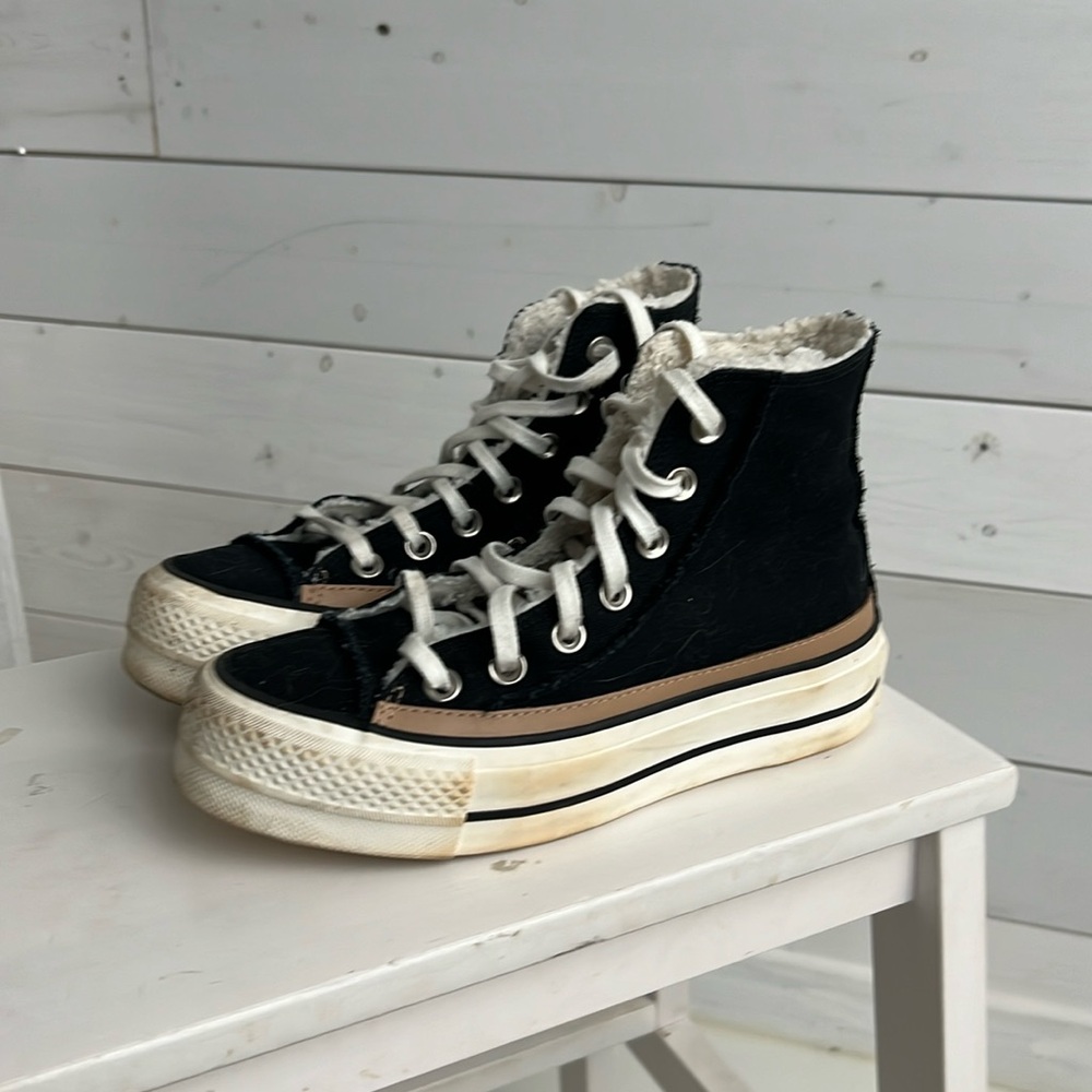Converse platform sneakers. Women size 5.
